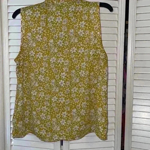 Super cute dressy tank - Picture 4 of 4